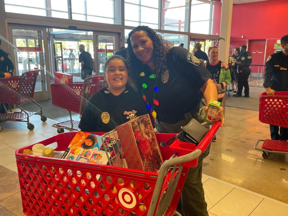 DA Investigator with girl shopping