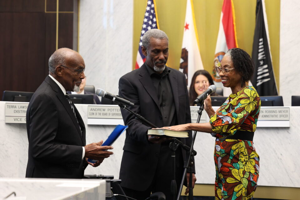 Supervisor Monica Montgomery Steppe swearing into office.