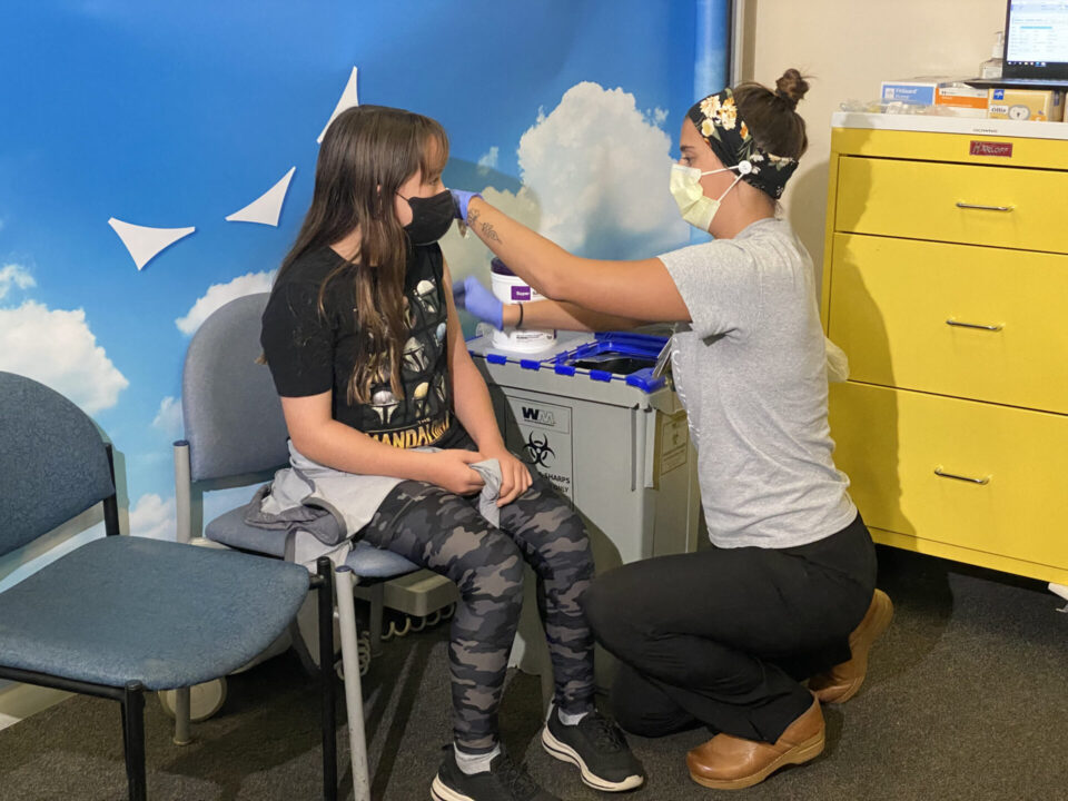 A girl gets vaccinated