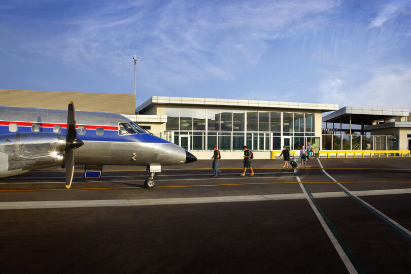 Plane with passengers