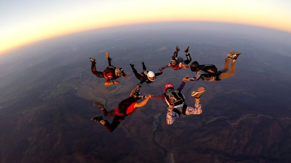 people skydiving